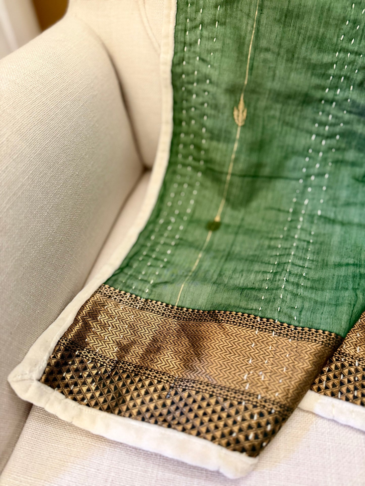 Zamarud Kantha Throw