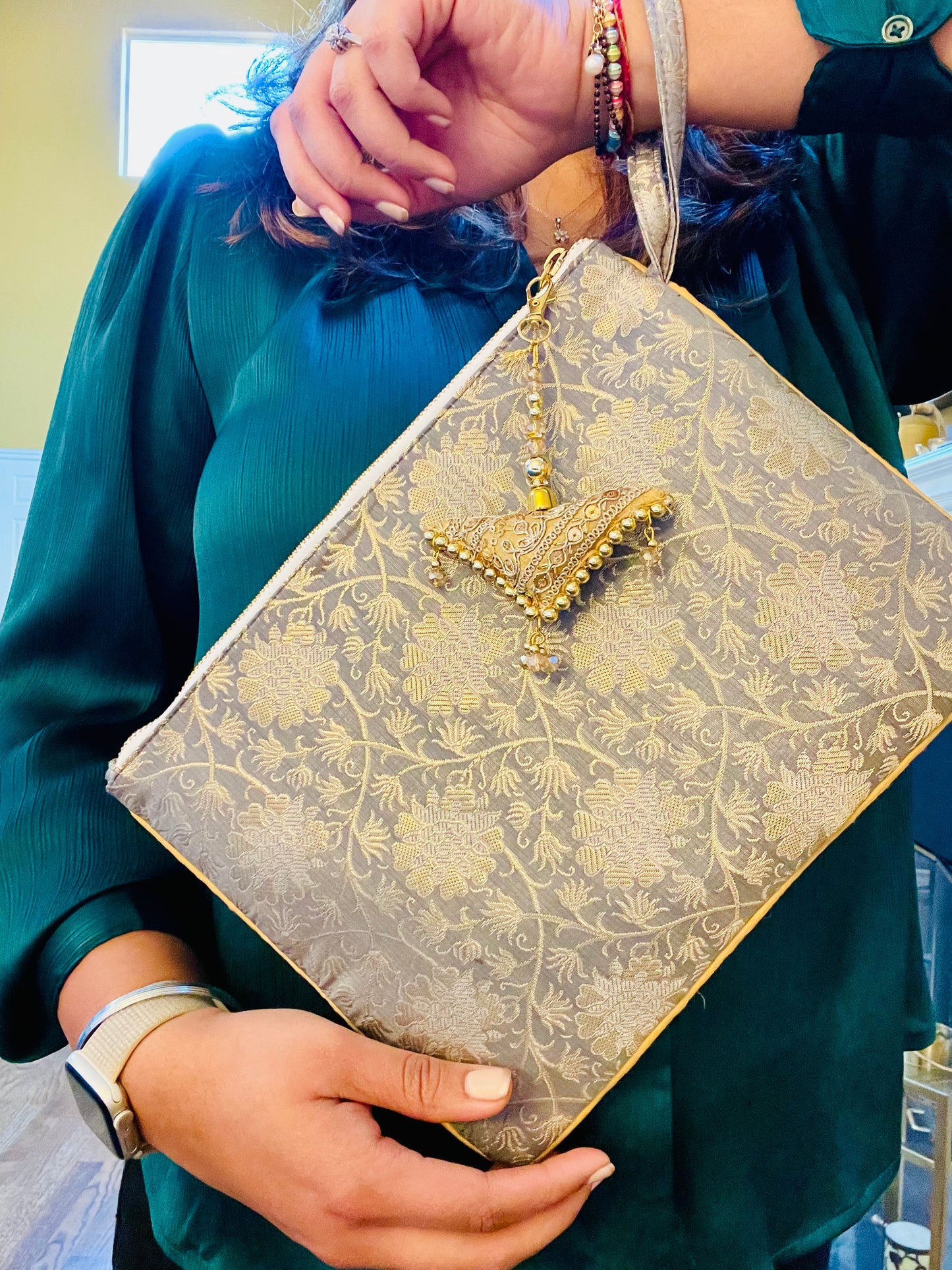 Floral Vines Silk Saree Wristlet