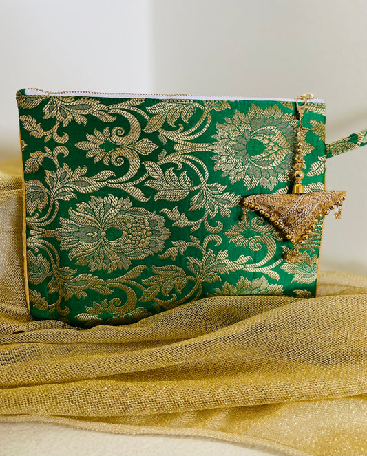 Royal Green Silk Saree Wristlet