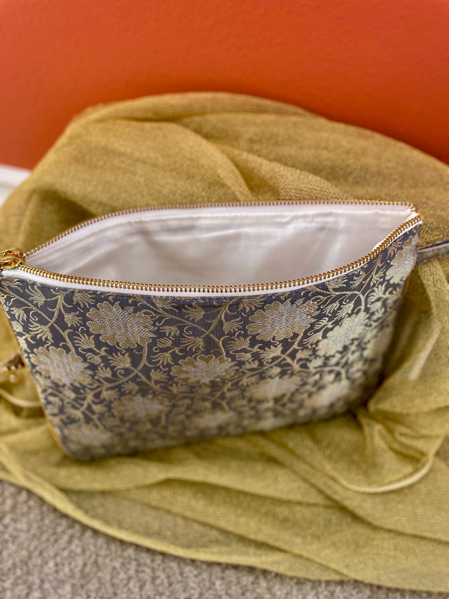 Floral Vines Silk Saree Wristlet