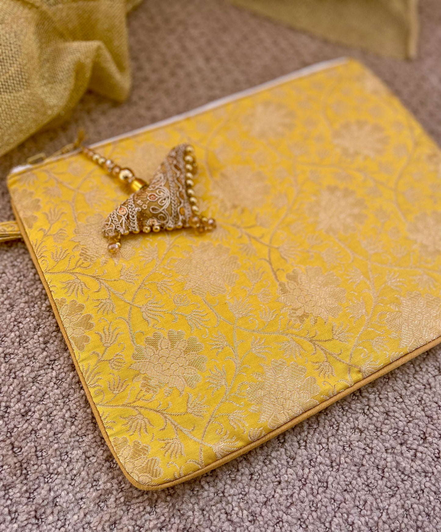 Floral Vines Silk Saree Wristlet