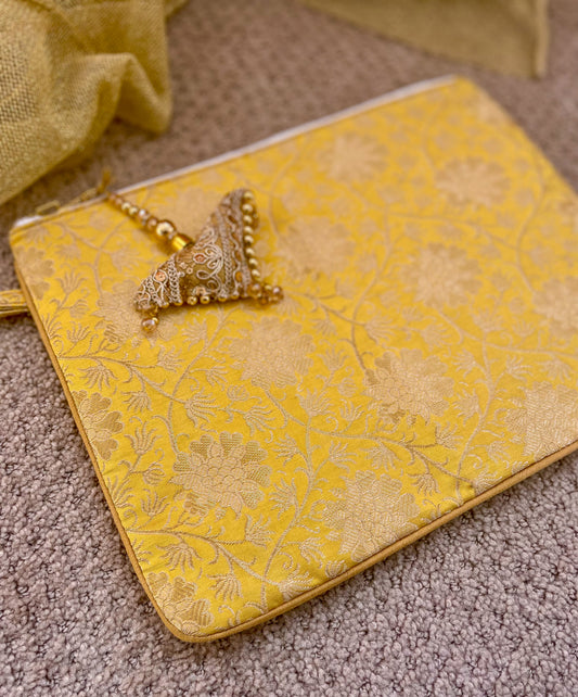 Floral Vines Silk Saree Wristlet